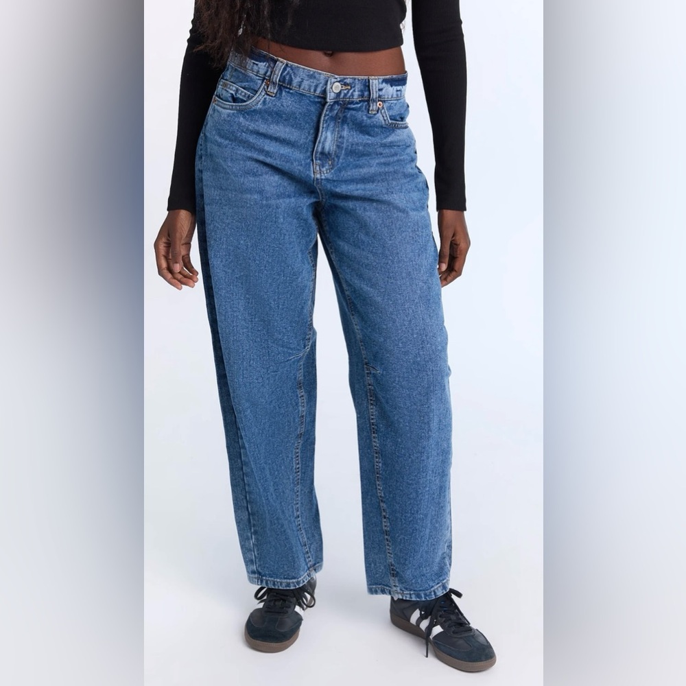 NWOT AERO Mid Rise Barrel Jeans